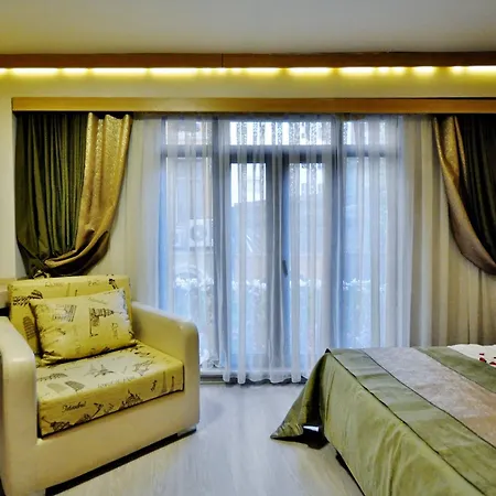Отель The Beyoglu House 3*
