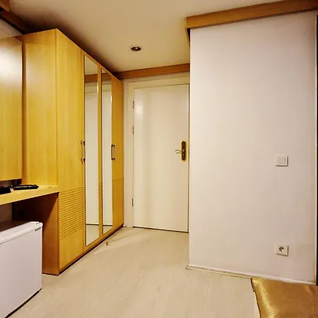 The Beyoglu House מלון